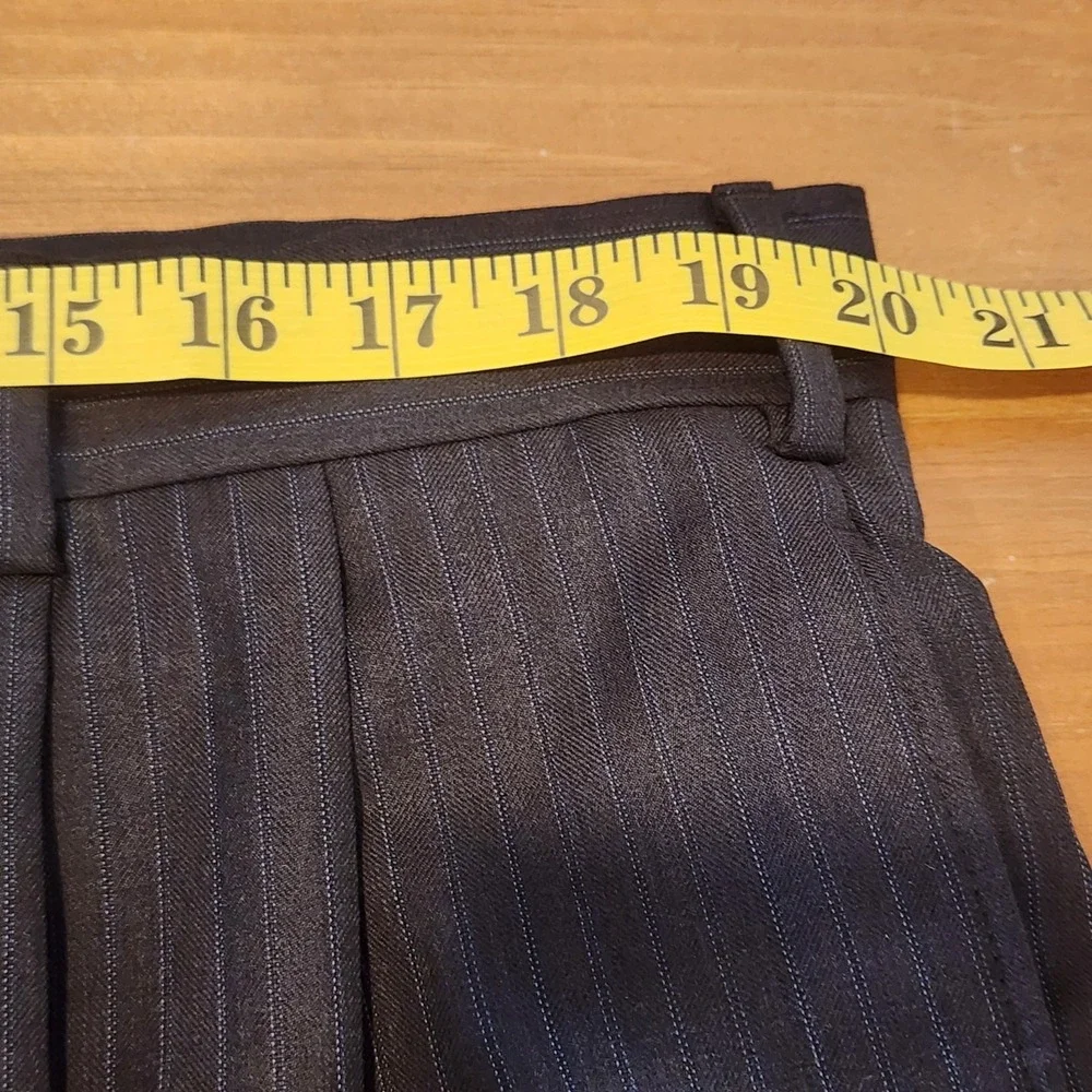 Jos A Bank Signature Gold Wool Business Suit Mens 44L x 39 Gray Pinstripe Career
